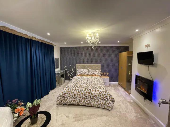 Beautiful Place To Live Near Heathrow Windsor Legoland & Free Parking Onsite Burnham  Exterior photo