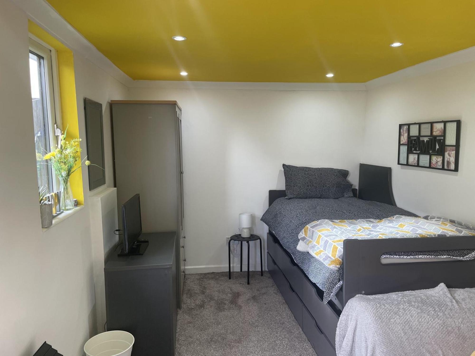 Beautiful Place To Live Near Heathrow Windsor Legoland & Free Parking Onsite Burnham  Exterior photo