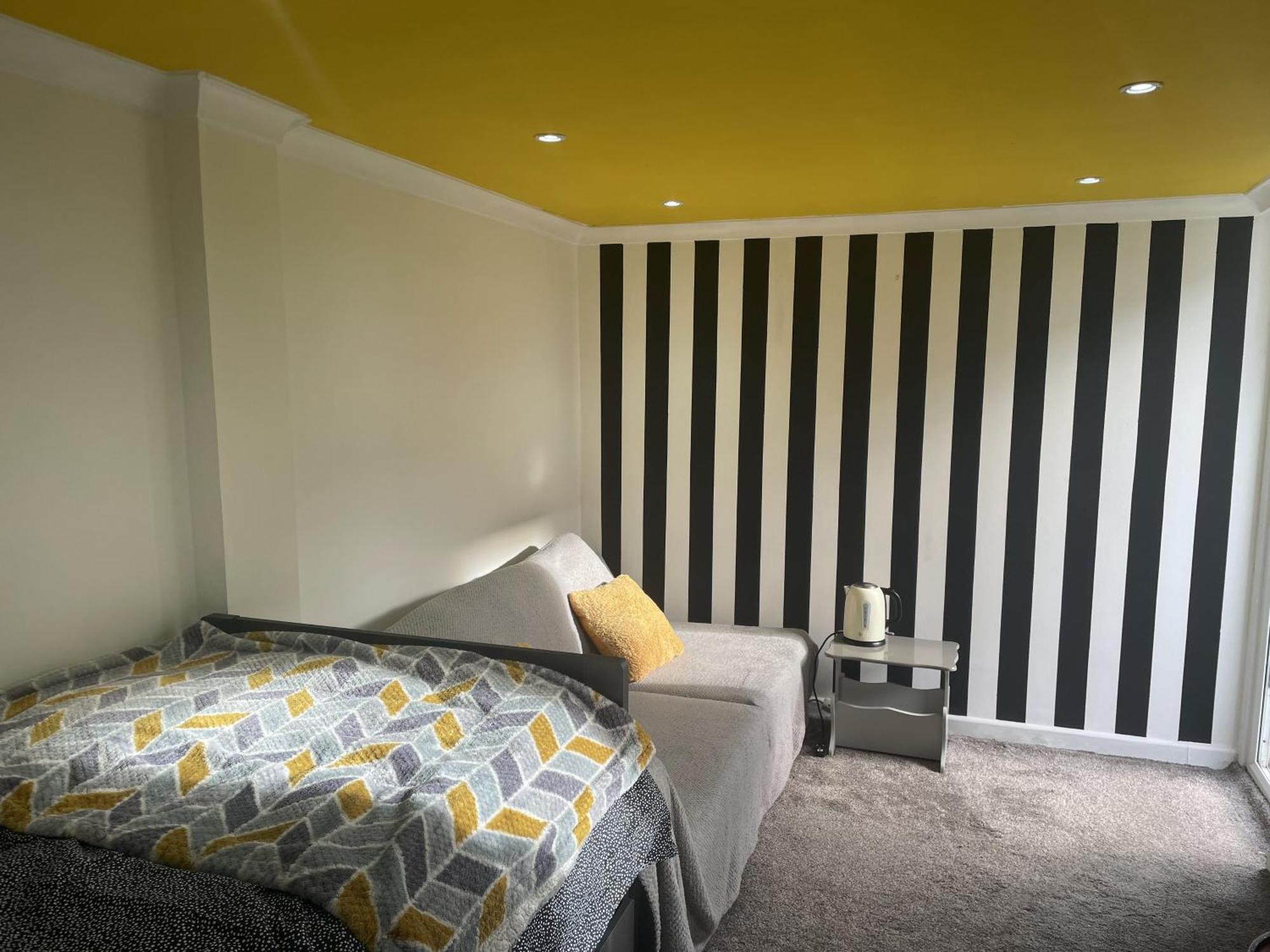 Beautiful Place To Live Near Heathrow Windsor Legoland & Free Parking Onsite Burnham  Exterior photo